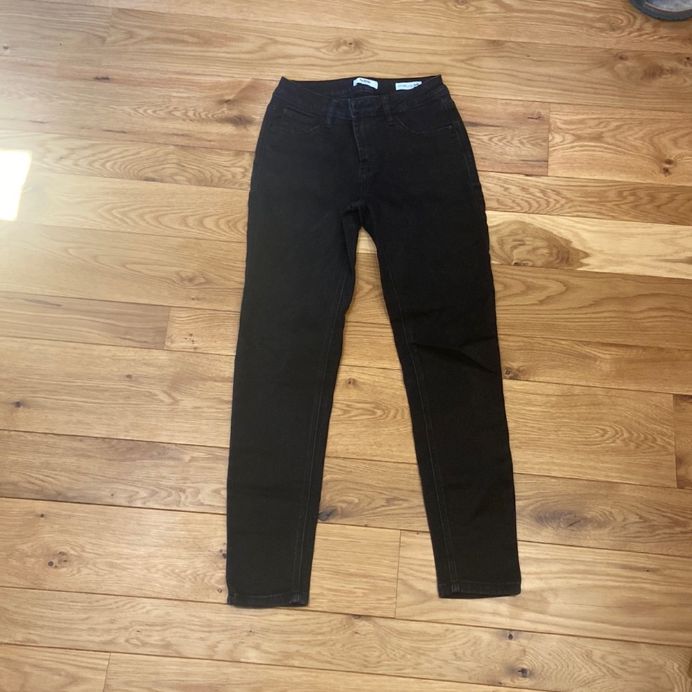 Selling black skinny jeans from Kenzie jeans. Size 2/26.